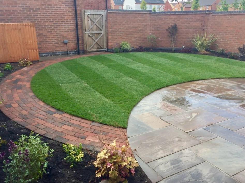 Curved lawn with Indian stone patio — Tall Trees Landscapes